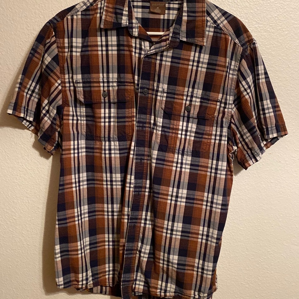 Short sleeved men’s casual button down shirt